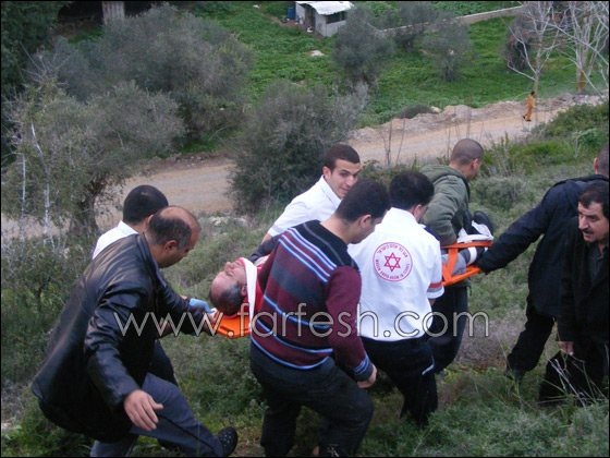 انقلاب سيارة إلى واد سحيق في الناصرة وإصابة زوجين  صورة رقم 17