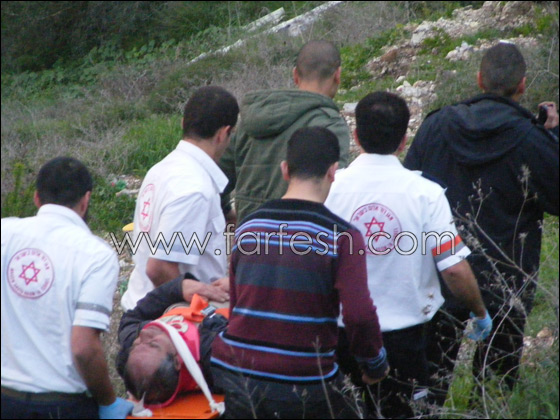 انقلاب سيارة إلى واد سحيق في الناصرة وإصابة زوجين  صورة رقم 12