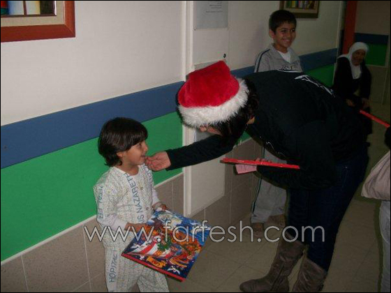الناصرة: جامعيون ينشرون بهجة الاعياد على وجوه أطفال ومسنين في المستشفيات  صورة رقم 10