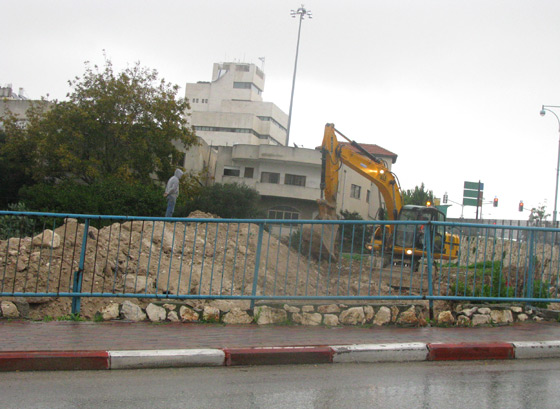 بدأ العمل على دوار المحاكم في الناصرة  صورة رقم 3