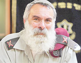 الحاخام الاكبر للجيش: من لا يلطخ سيفه بدم العدو فهو ملعون صورة رقم 1