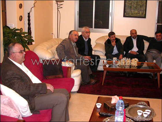 غنايم في زيارة تضامنية لبيت غنادري بالرامة  صورة رقم 2