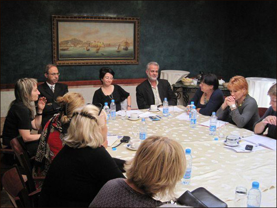 نواب عرب يلتقون  ممثلي مفوضية النساء العالمية  صورة رقم 2