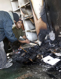 بعد إحراقه من قبل مستوطنين صلاة الجمعة في مسجد ياسوف صورة رقم 1