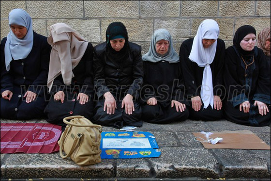 صور من المواجهات وحصار المصلين بالأقصى صورة رقم 18