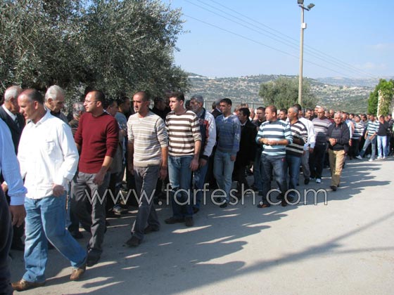 مأساة في دير حنا: تشييع جثمان الطفلة ميس حسين        صورة رقم 4