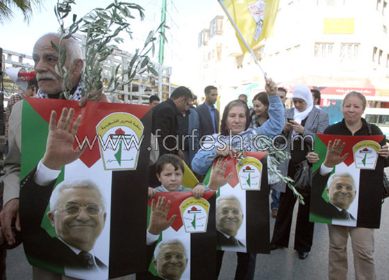 خروج مسيرات حاشدة بالضفة الغربية مؤيدة لمحمود عباس!  صورة رقم 1