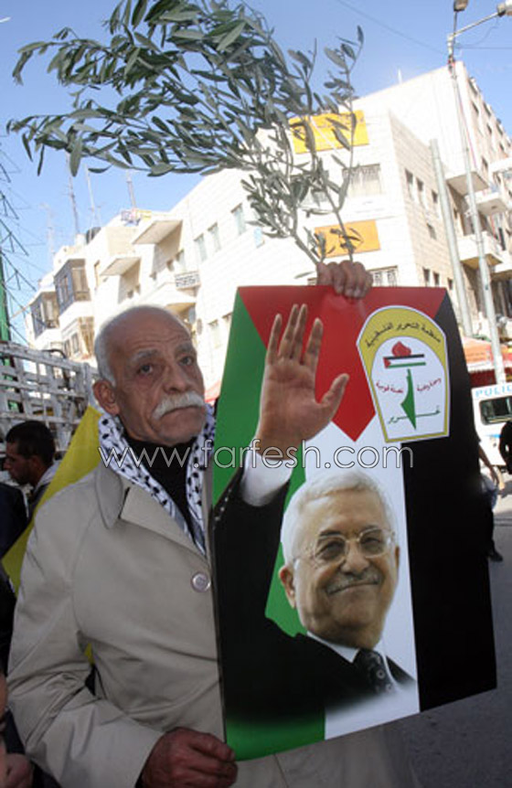 خروج مسيرات حاشدة بالضفة الغربية مؤيدة لمحمود عباس!  صورة رقم 3