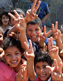 احصاء رسمي: نصف سكان الضفة وغزة دون سن الـ 18   صورة رقم 1