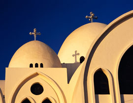 مصر: السجن لمواطن قبطي حوّل منزله الى مكان للعبادة!! صورة رقم 1