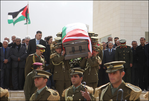 تشييع جثمان صخر حبش في رام الله صورة رقم 1 تشييع جثمان صخر حبش في رام الله صورة رقم 1