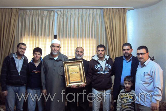 الشيخ صلاح يزور المبعدين عن الاقصى  صورة رقم 2