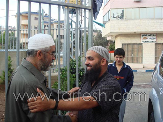 الشيخ صلاح يزور المبعدين عن الاقصى  صورة رقم 3