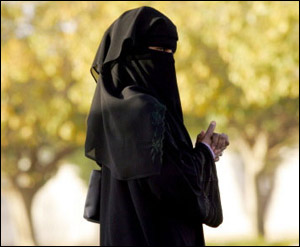 حاميها حراميها.. تختلس 4 ملاين ريال من جمعية خيرية!  صورة رقم 1