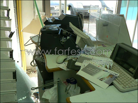 محاولة فاشلة لاقتحام سوبر فارم شفاعمرو بواسطة سيارة صورة رقم 12 محاولة فاشلة لاقتحام سوبر فارم شفاعمرو بواسطة سيارة صورة رقم 12