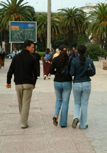 في العراق ملابس الفتيات تضيق وتقصر في مواسم الترقيات صورة رقم 1 في العراق ملابس الفتيات تضيق وتقصر في مواسم الترقيات صورة رقم 1