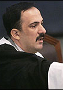 محاكمة قاضي عراقي أصدر أحكاما بالاعدام في زمن صدام صورة رقم 1