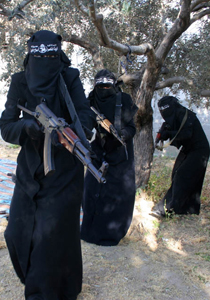 قرينة أيمن الظواهري: على النساء المسلمات عدم الالتحاق بالجهاد صورة رقم 1