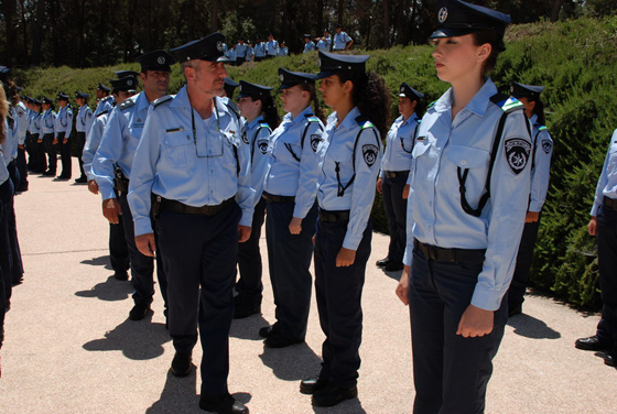 وزير الأمن الداخلي: تجنيد مئات العرب للشرطة صورة رقم 1 وزير الأمن الداخلي: تجنيد مئات العرب للشرطة صورة رقم 1