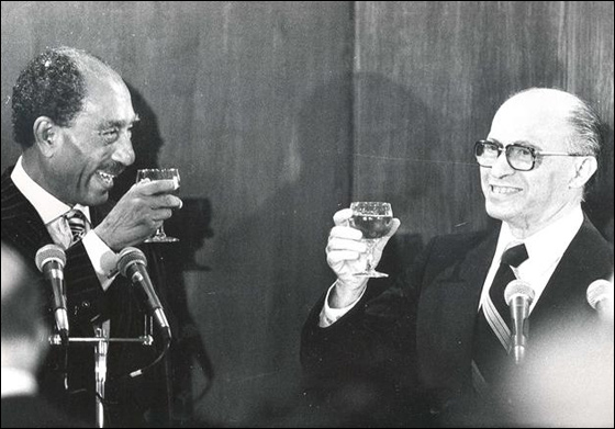 السادات في حي بيغين صورة رقم 1