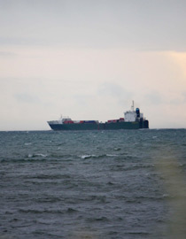 سلاح البحرية الاسرائيلي يسيطر على سفينة سلاح   صورة رقم 1