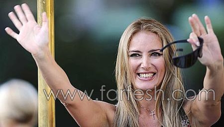 مومس تنشر كتاباً عن علاقاتها النوعية مع برلسكوني  صورة رقم 17