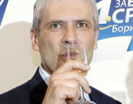 زجاجة شمبانيا تهدد الرئيس الصربي بالسجن أو بغرامة! صورة رقم 1 زجاجة شمبانيا تهدد الرئيس الصربي بالسجن أو بغرامة! صورة رقم 1