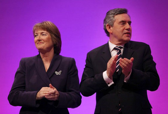 وزيرة بريطانية تدفع ضريبة الكلام بالهاتف النقال!!        صورة رقم 1