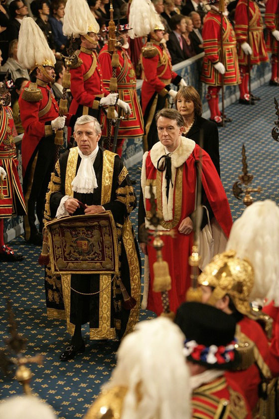 وزيرة بريطانية تدفع ضريبة الكلام بالهاتف النقال!!        صورة رقم 3