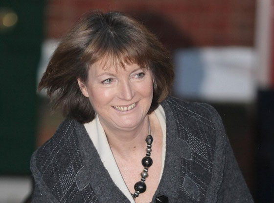 وزيرة بريطانية تدفع ضريبة الكلام بالهاتف النقال!!        صورة رقم 9