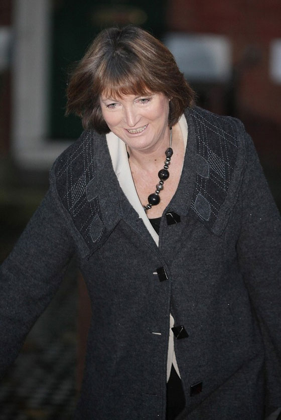 وزيرة بريطانية تدفع ضريبة الكلام بالهاتف النقال!!        صورة رقم 6