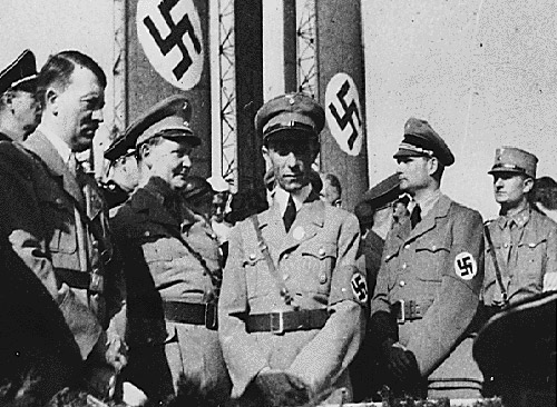 هتلر لم ينتحر عام 1945 بل فر من برلين صورة رقم 4