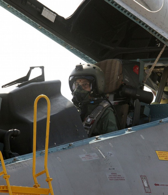 رئيسة الهند: أول امرأة رئيس دولة تطير على طائرة مقاتلة!! صورة رقم 2 رئيسة الهند: أول امرأة رئيس دولة تطير على طائرة مقاتلة!! صورة رقم 2