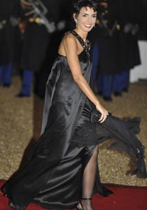 جلبت العار بإنجابها.. شقيق رشيدة داتي يفضح أخته بمذكراته صورة رقم 1 جلبت العار بإنجابها.. شقيق رشيدة داتي يفضح أخته بمذكراته صورة رقم 1