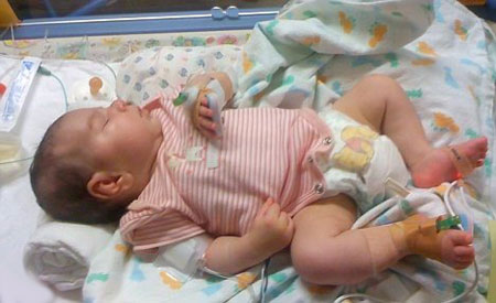 إنقاذ رضيعة من الموت بدواء يجري تجريبه على الفئران!!        صورة رقم 3