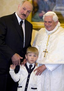 صدمة للمجتمع البيلاروسي بعد ظهور ابن غير شرعي للرئيس صورة رقم 1 صدمة للمجتمع البيلاروسي بعد ظهور ابن غير شرعي للرئيس صورة رقم 1