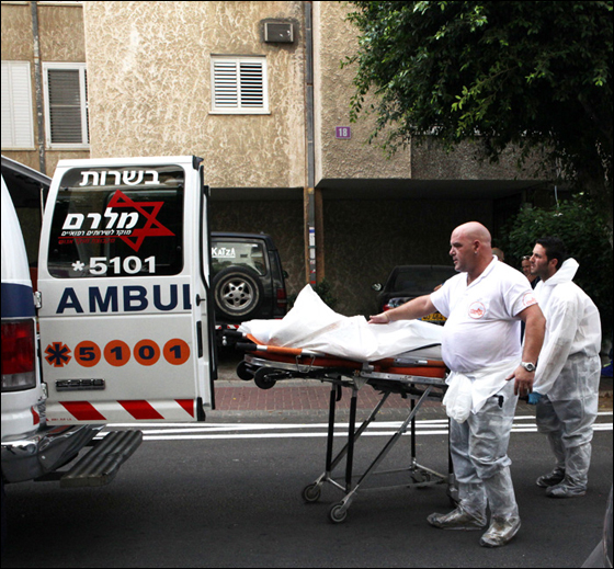 نادل يقف وراء ذبح عائلة كاملة صورة رقم 2 نادل يقف وراء ذبح عائلة كاملة صورة رقم 2