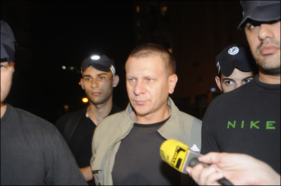 نادل يقف وراء ذبح عائلة كاملة صورة رقم 3 نادل يقف وراء ذبح عائلة كاملة صورة رقم 3