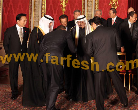 انتقاد وإشادة بانحناءة أوباما أمام إمبراطور اليابان القصير!!!  صورة رقم 5