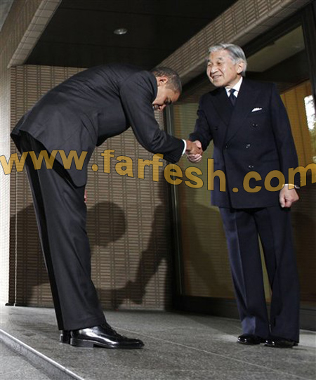 انتقاد وإشادة بانحناءة أوباما أمام إمبراطور اليابان القصير!!!  صورة رقم 3