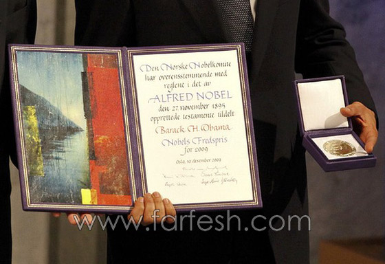 اوباما يتسلم جائزة نوبل على