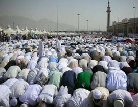 فتوى بباكستان: الصلاة خلف أئمة يؤيدون الإرهاب حرام صورة رقم 1