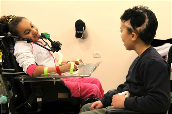 الوجه الإنسانيّ للحرب.. ألم يجمع طفل يهودي وطفلة فلسطينيّة!!  صورة رقم 2