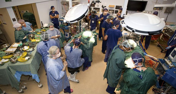 استيقاظ التوأم الثاني من عملية فصل ناجحة!!        صورة رقم 3