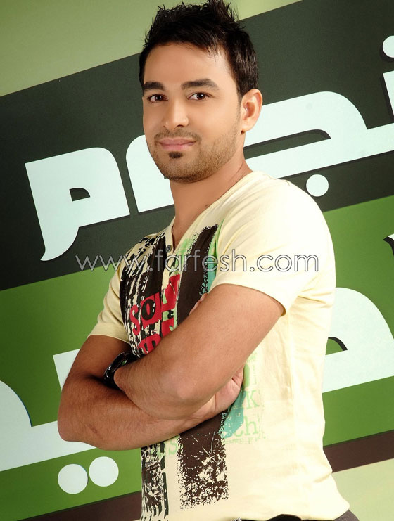 منى أمرشا تعايد الجمهور عبر منى أمرشا تعايد الجمهور عبر