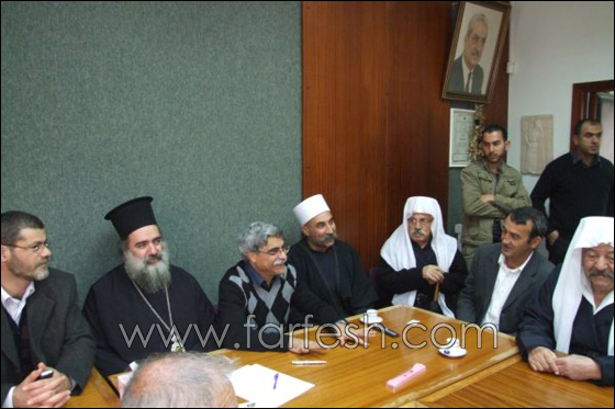 وفد من مجلس ساجور ووفد مقدسي يزورون بلدية الناصرة للتضامن مع رئيسها رامز جرايسي  صورة رقم 12