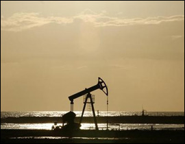 النفط يواصل الصعود مقتربا من 82 دولارا للبرميل في الاسيوية صورة رقم 1