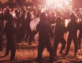 اشتباكات بين الشرطة المصرية والمشاركين في حملة الإغاثة لغزة صورة رقم 1 اشتباكات بين الشرطة المصرية والمشاركين في حملة الإغاثة لغزة صورة رقم 1