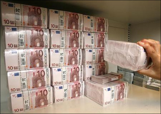 اليورو يتراجع أمام الدولار! صورة رقم 1