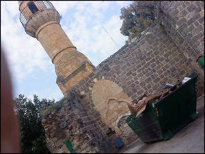 الاحتجاج على تلويث مسجد في طبريا صورة رقم 1 الاحتجاج على تلويث مسجد في طبريا صورة رقم 1